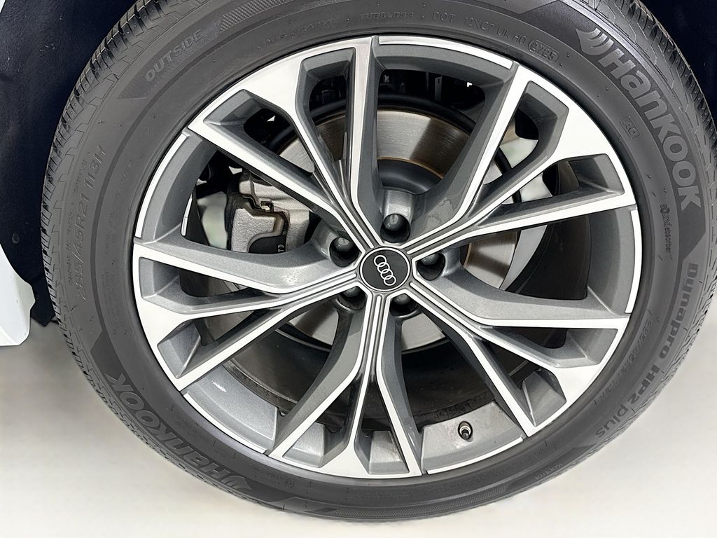 Thumbnail: 2023 Audi Q8 - 30