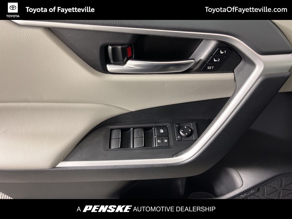 Thumbnail: 2021 Toyota RAV4 - 26