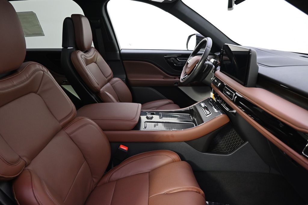 New 2026 White Lincoln Reserve image 16