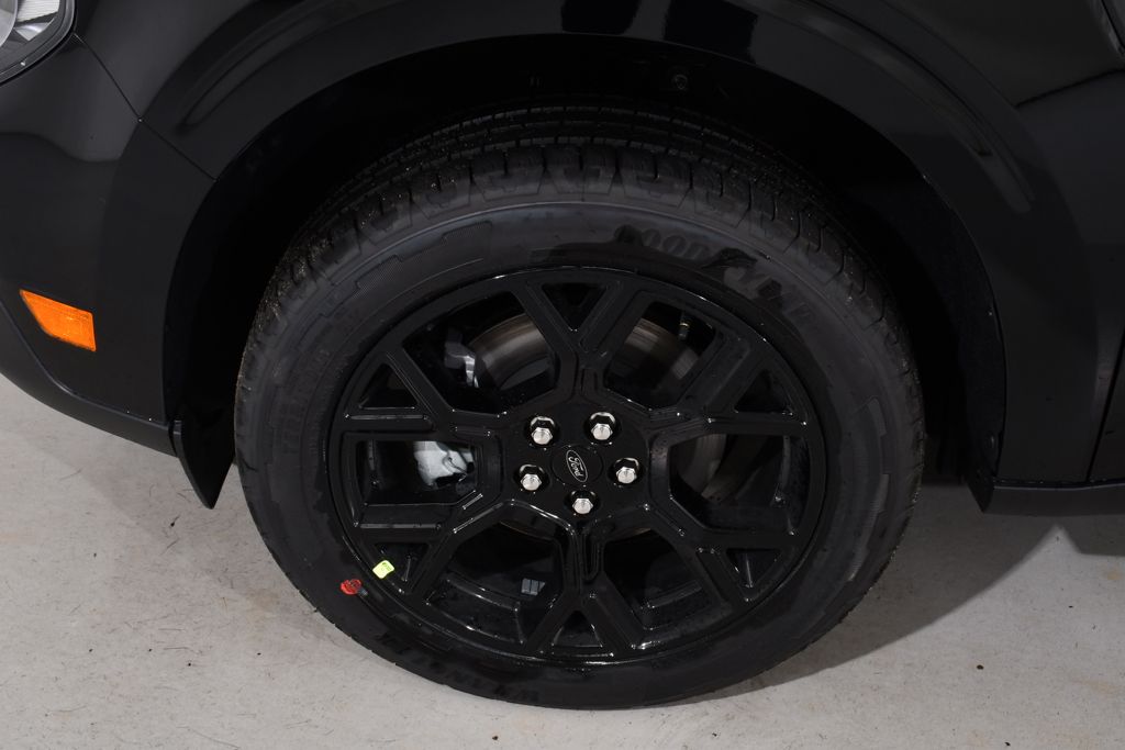 New 2026 Black Ford XLT Hybrid image 22