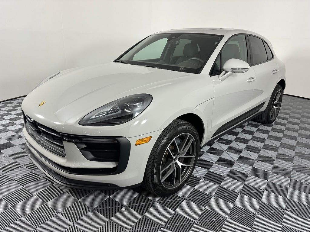 Thumbnail: 2026 Porsche Macan - 7