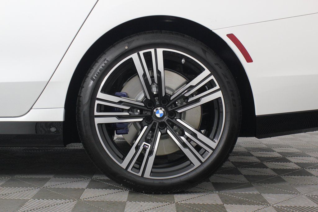 Thumbnail: 2025 BMW 7 Series - 10