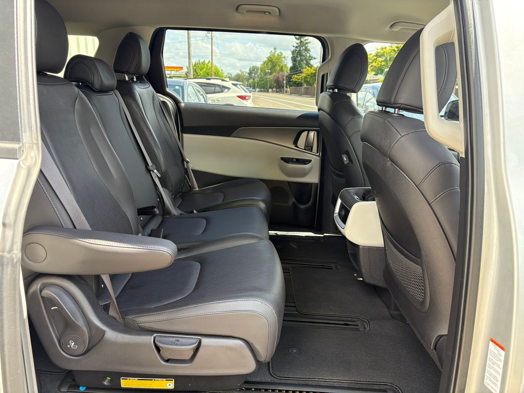 2022 Kia Carnival LXS
