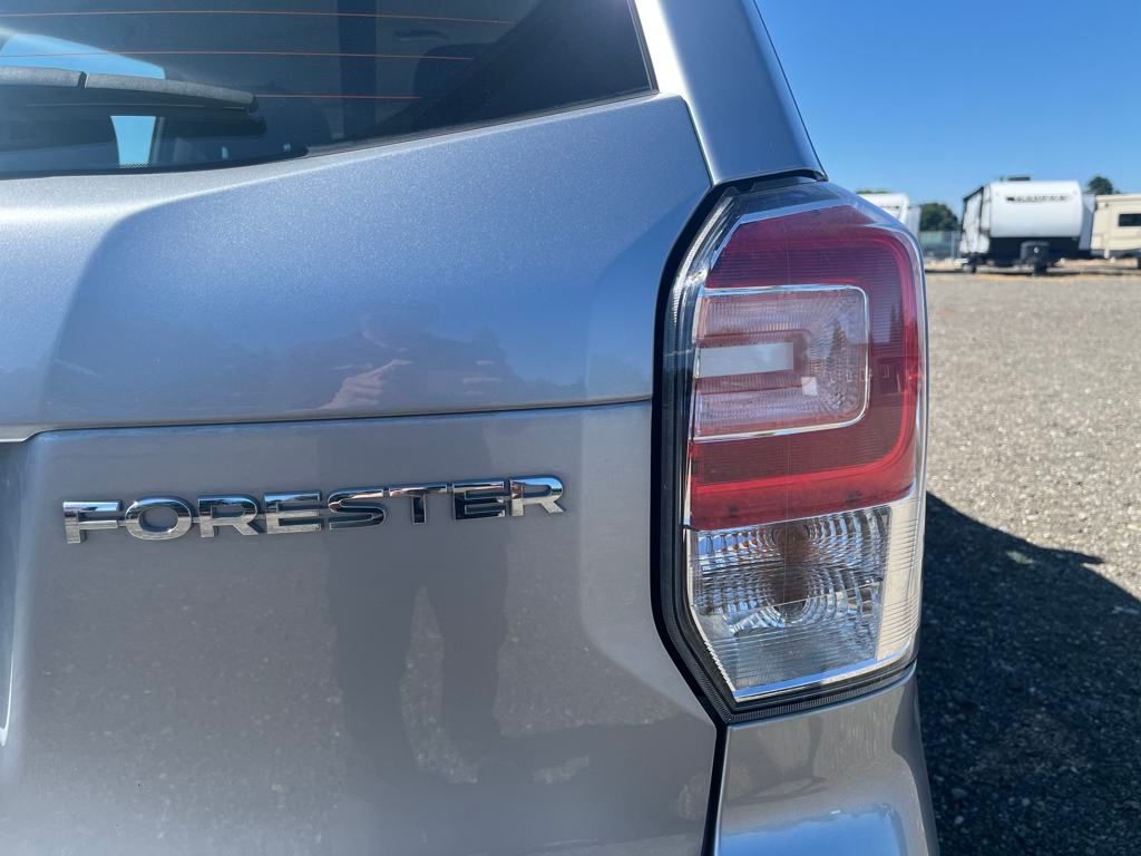 2018 Ice Silver Metallic Subaru Forester 2.5i AWD SUV
