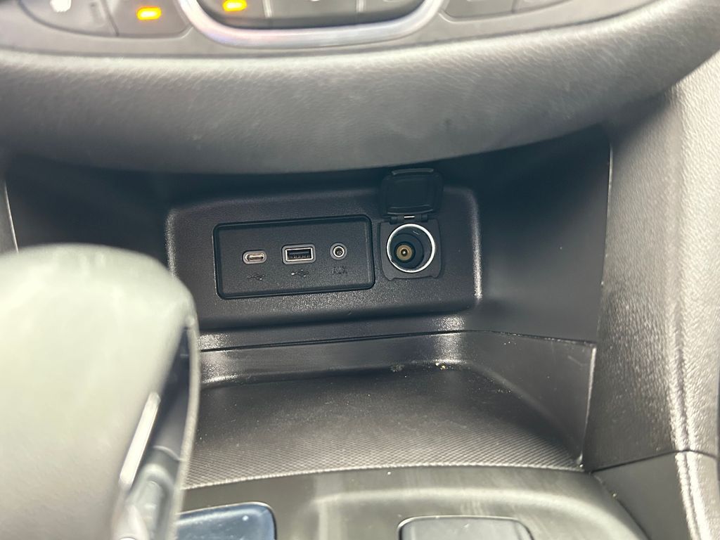 Used 2022 Iridescent Pearl Tricoat Chevrolet LT image 24