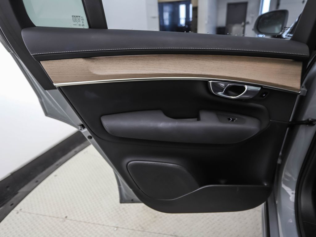 Thumbnail: 2026 Volvo XC90 - 19