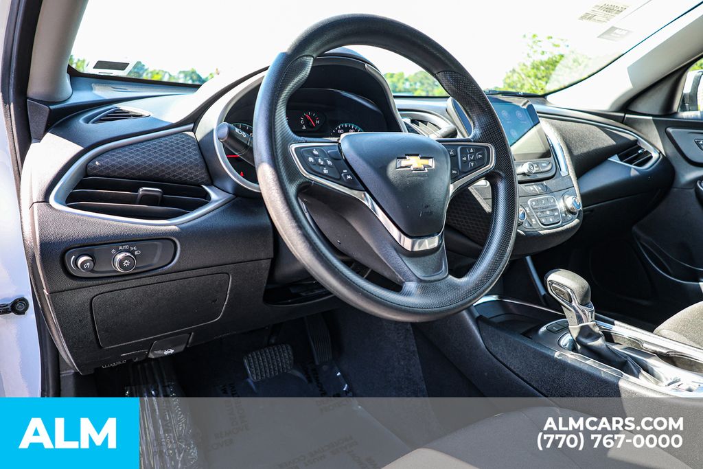 Used 2024 White Chevrolet LT image 25