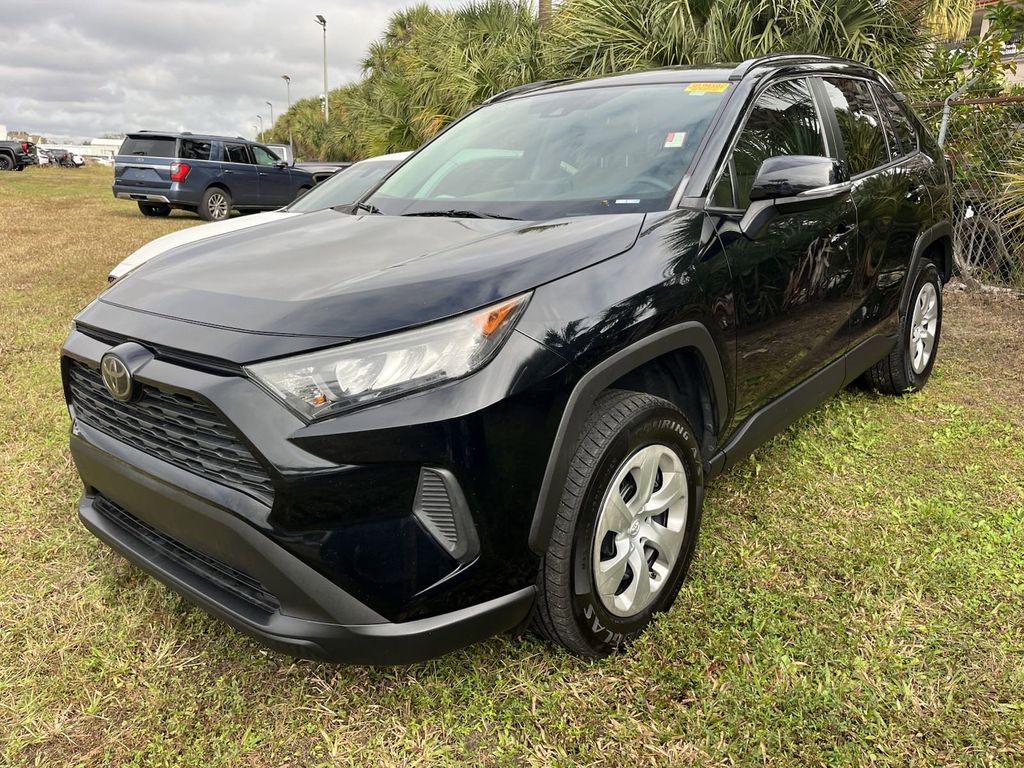 2020 Toyota RAV4 LE 6