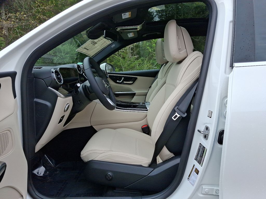 2025 Mercedes-Benz GLC 350 9