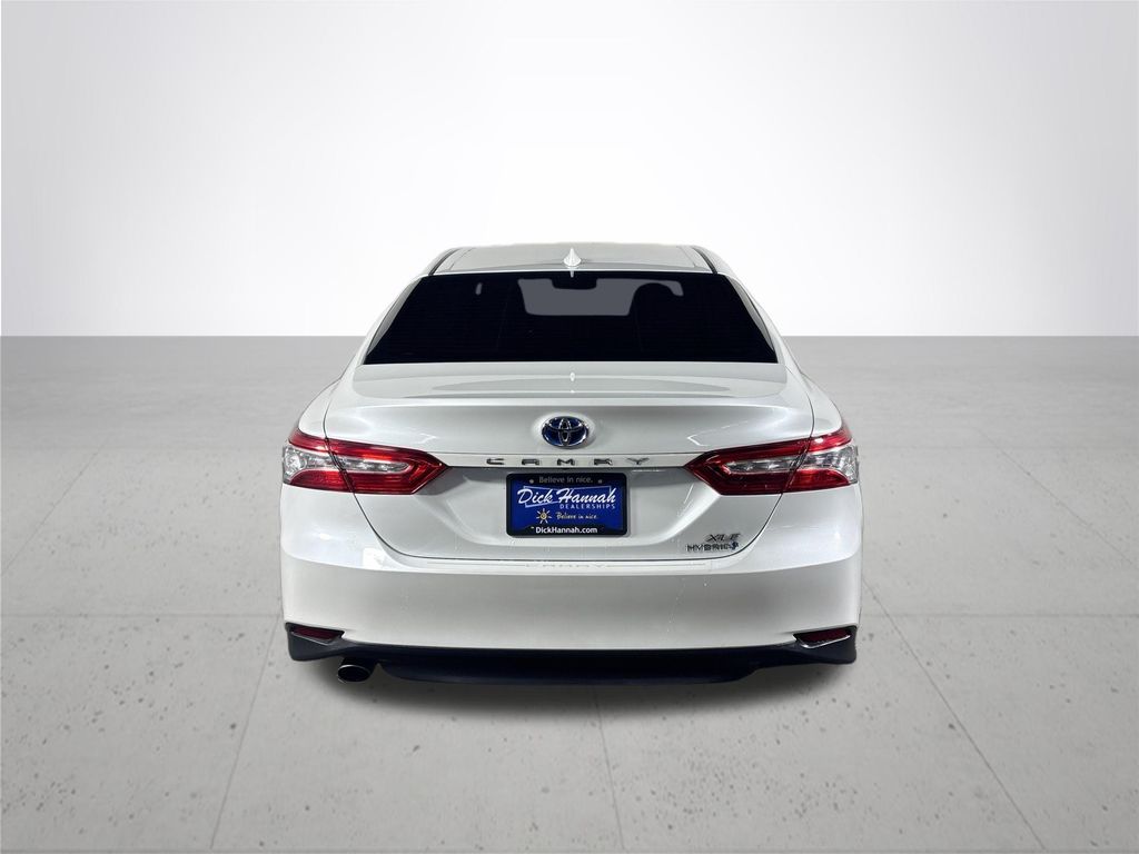 2020 Toyota Camry Hybrid XLE