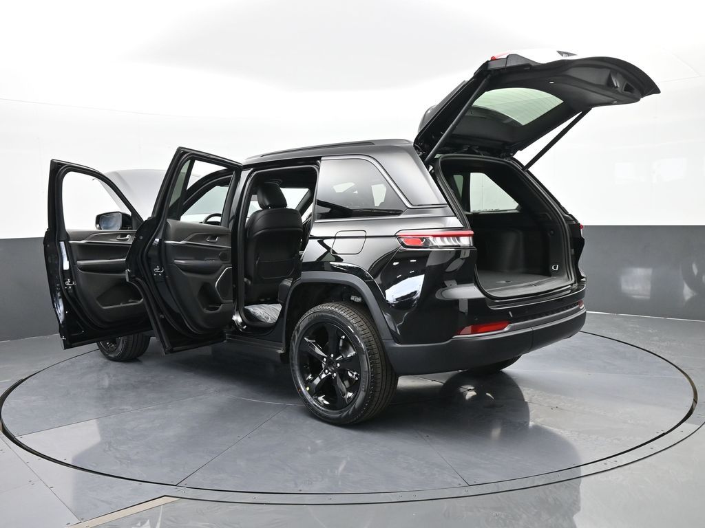 New 2026 Diamond Black Crystal Pearlcoat Jeep Limited image 70