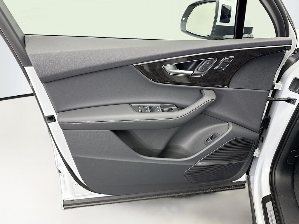 Thumbnail: 2026 Audi Q7 - 25