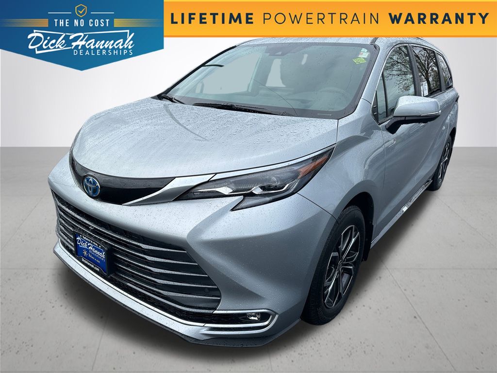 2026 Toyota Sienna XLE photo 2