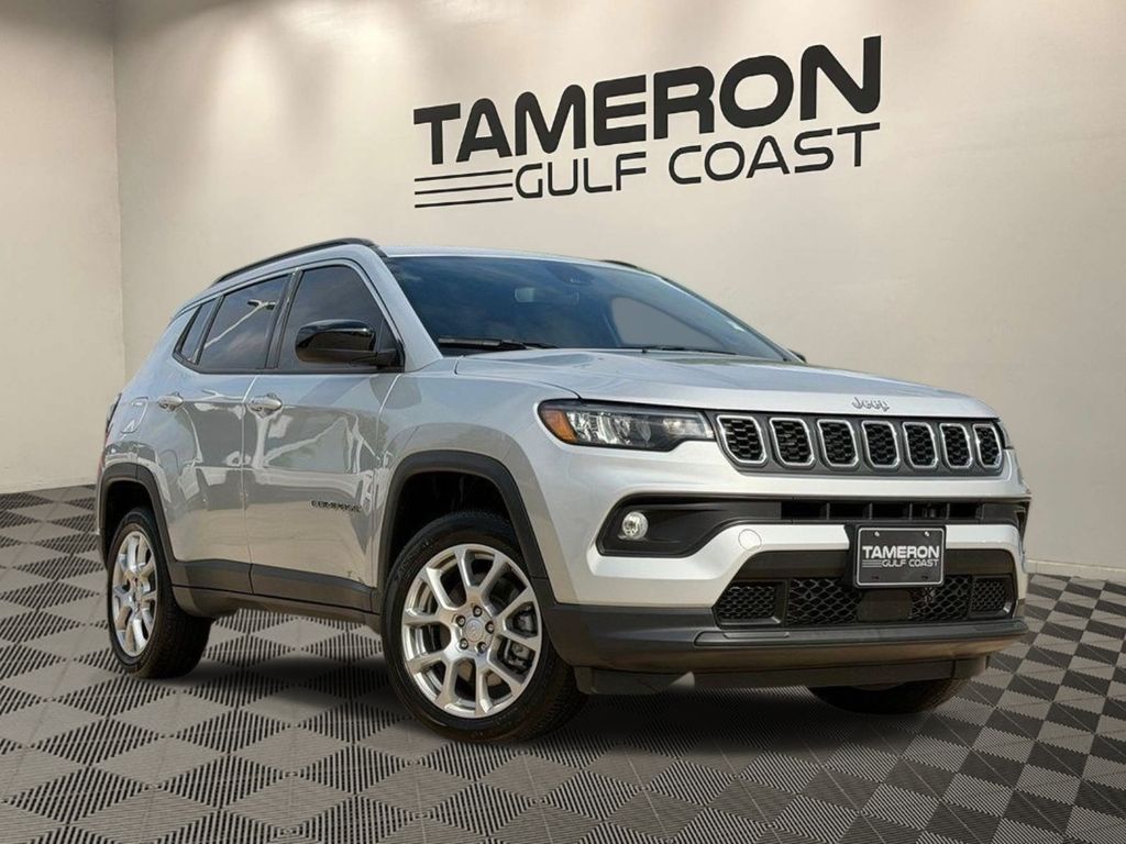  2024 Jeep Compass Latitude Lux 4WD   