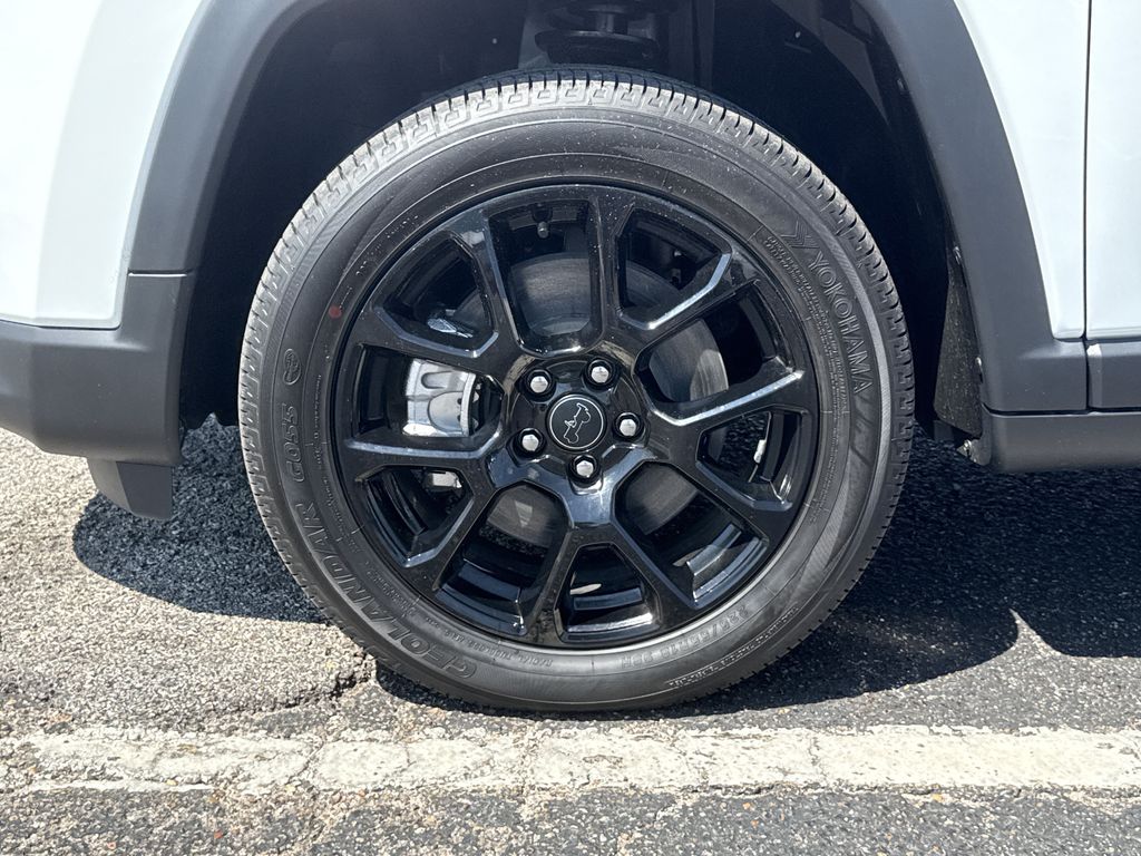 2026 Jeep Compass Latitude White at Victoria Chrysler Dodge Jeep Ram