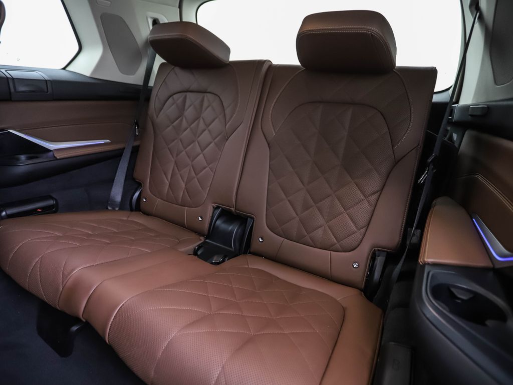 Thumbnail: 2023 BMW X7 - 21