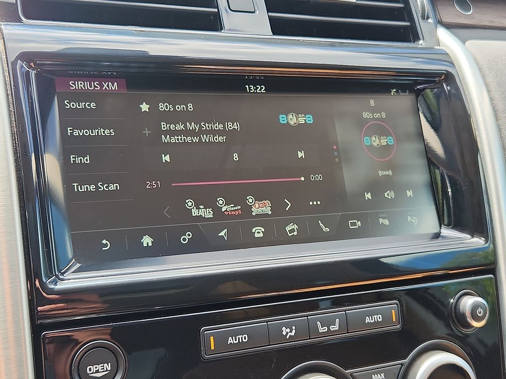 Thumbnail: 2020 Land Rover Discovery - 18