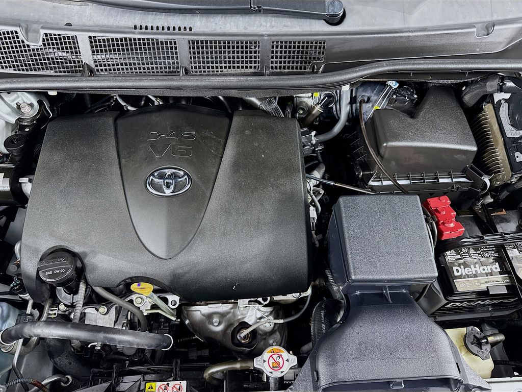 Used Car 2019 Toyota Sienna  Le For Sale Under $25,000 In Austin, Texas