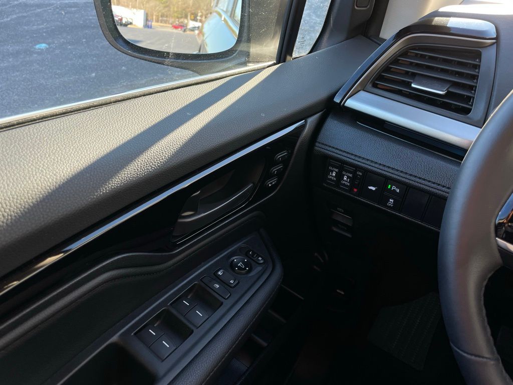 Thumbnail: 2025 Honda Odyssey - 23