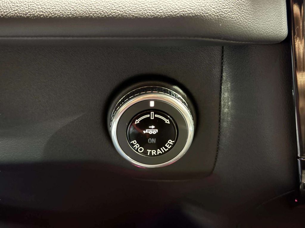 Certified Used 2025 Infinite Black Metallic Clearcoat Lincoln Reserve image 11