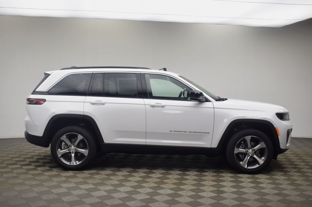 new 2026 Jeep Grand Cherokee car, priced at $45,429