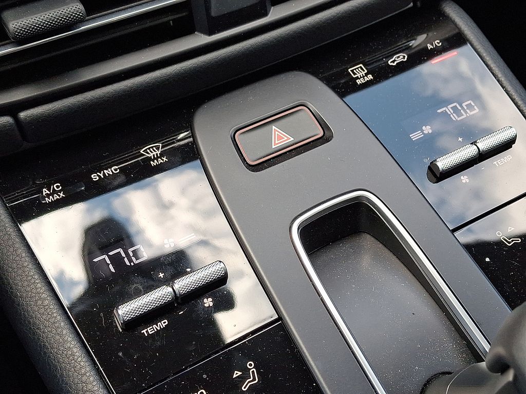 2024 Porsche Macan T 19