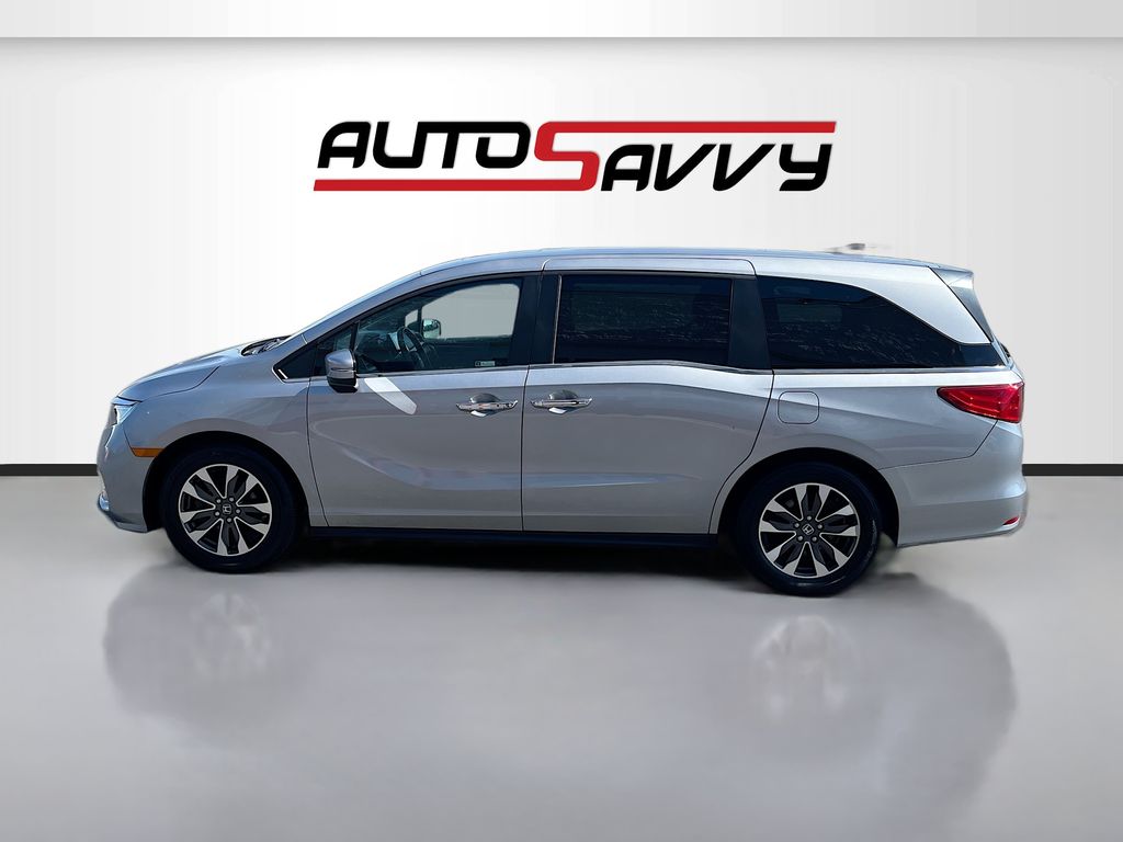 View vehicle photo 4