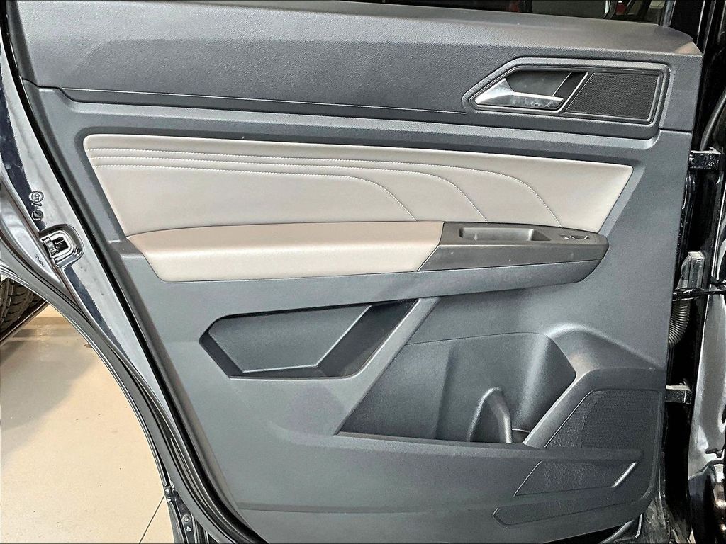 2022 Volkswagen Atlas Cross Sport — photo 18