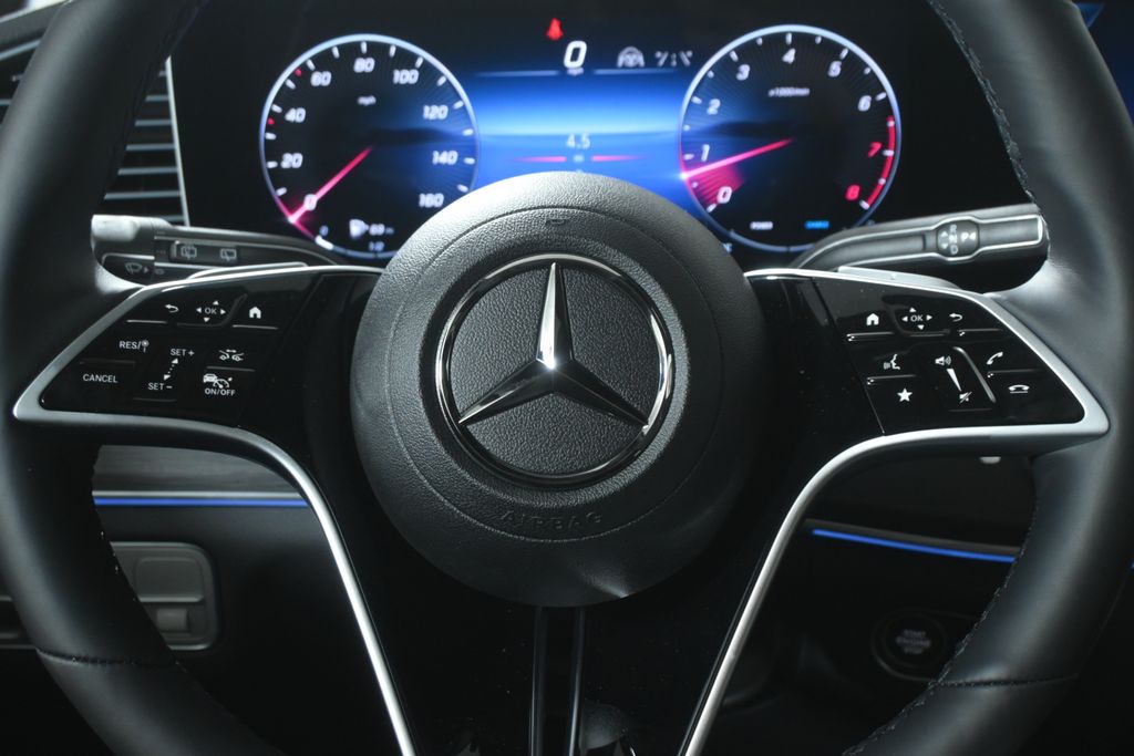 Thumbnail: 2026 Mercedes-Benz GLE - 18