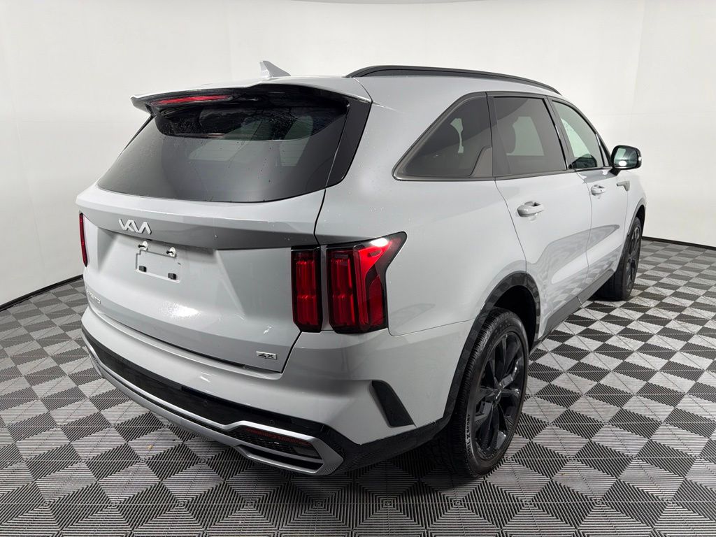 Thumbnail: 2023 Kia Sorento - 5