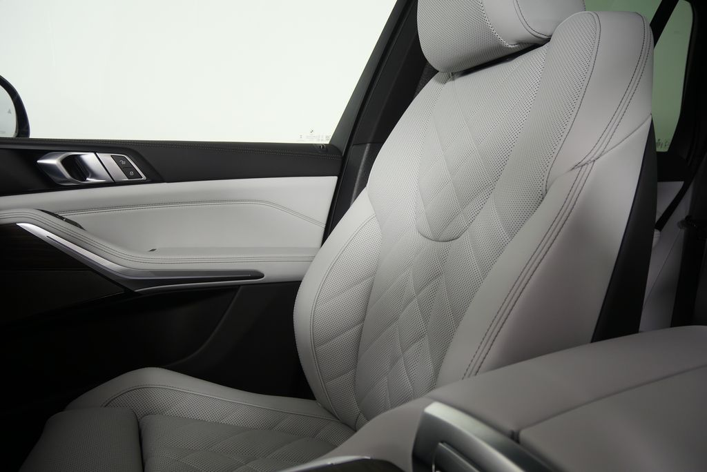 Thumbnail: 2026 BMW X5 - 23