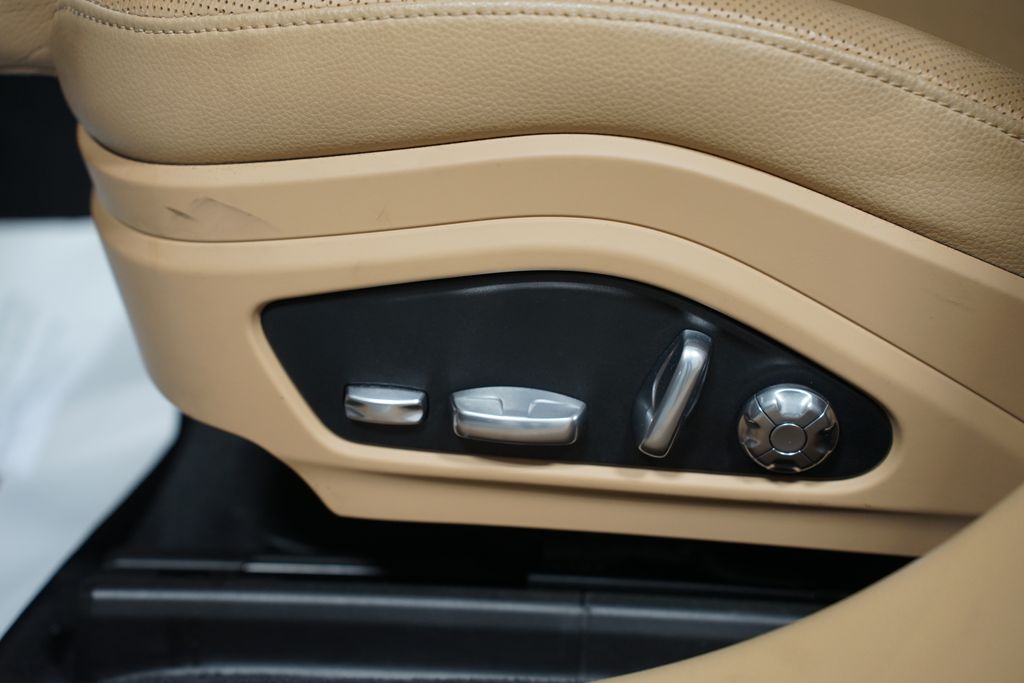 Thumbnail: 2018 Porsche Panamera - 32