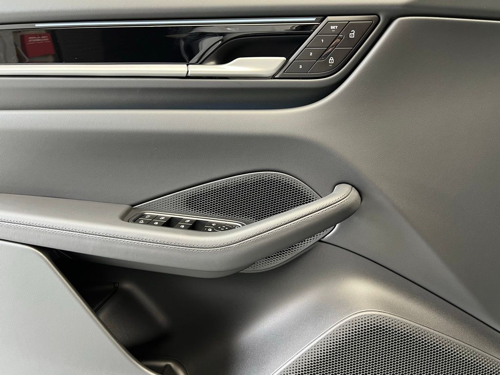 Thumbnail: 2026 Porsche Macan - 19