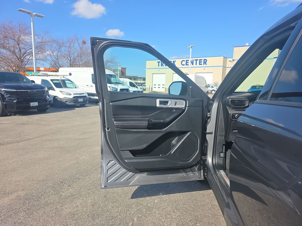 Certified Used 2023 Gray Ford ST-Line image 15