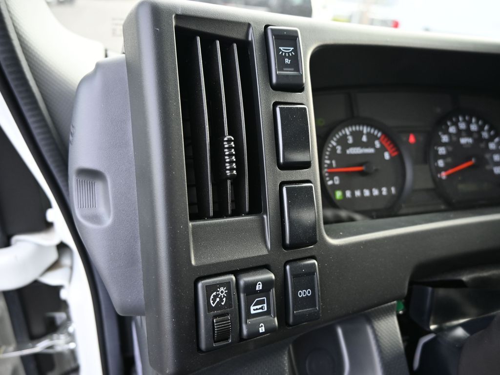 2024 Isuzu NPR HD 