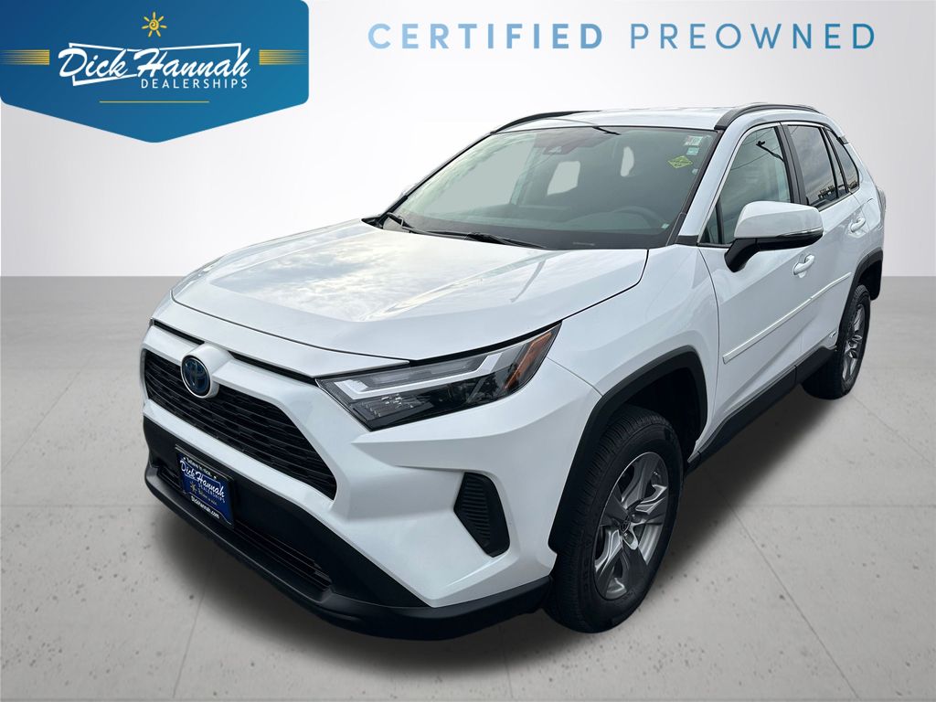 2024 Toyota RAV4 LE's photo