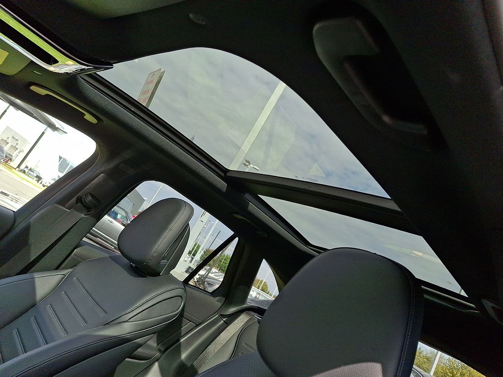 Thumbnail: 2026 Mercedes-Benz GLC - 10