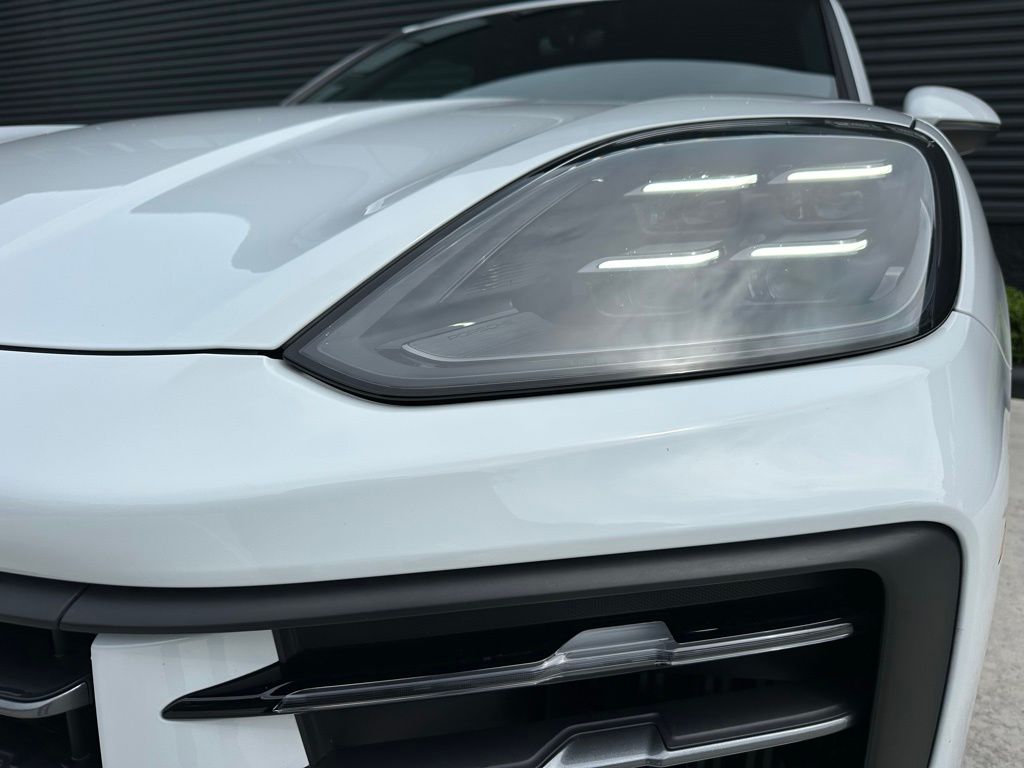 Thumbnail: 2024 Porsche Cayenne - 9