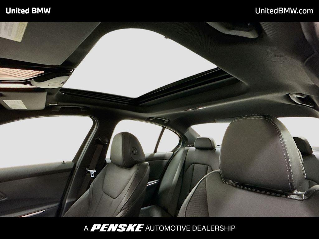 Thumbnail: 2025 BMW 3 Series - 12