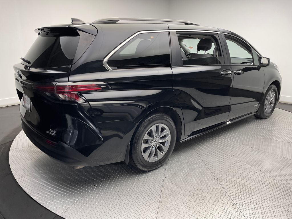 2021 Toyota Sienna XLE 5