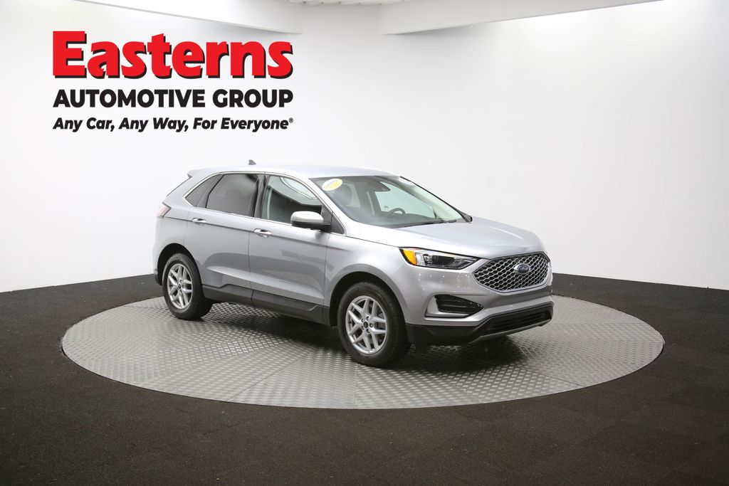 Used 2024 Silver Ford SEL image 46