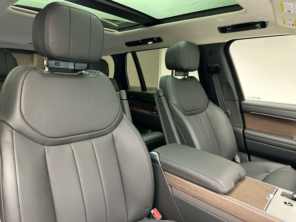 Thumbnail: 2025 Land Rover Range Rover - 3