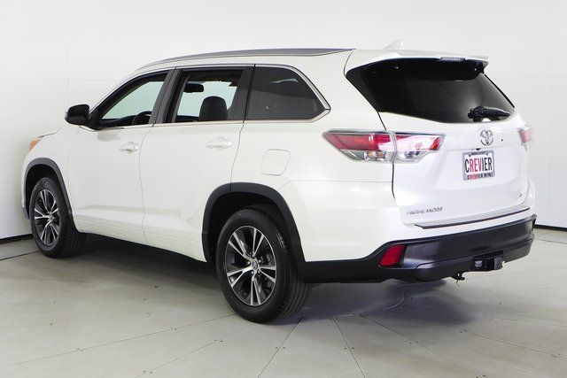 2016 Toyota Highlander XLE 9