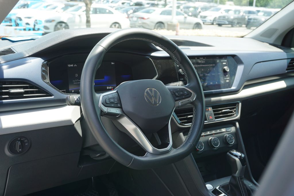 Thumbnail: 2022 Volkswagen Taos - 9
