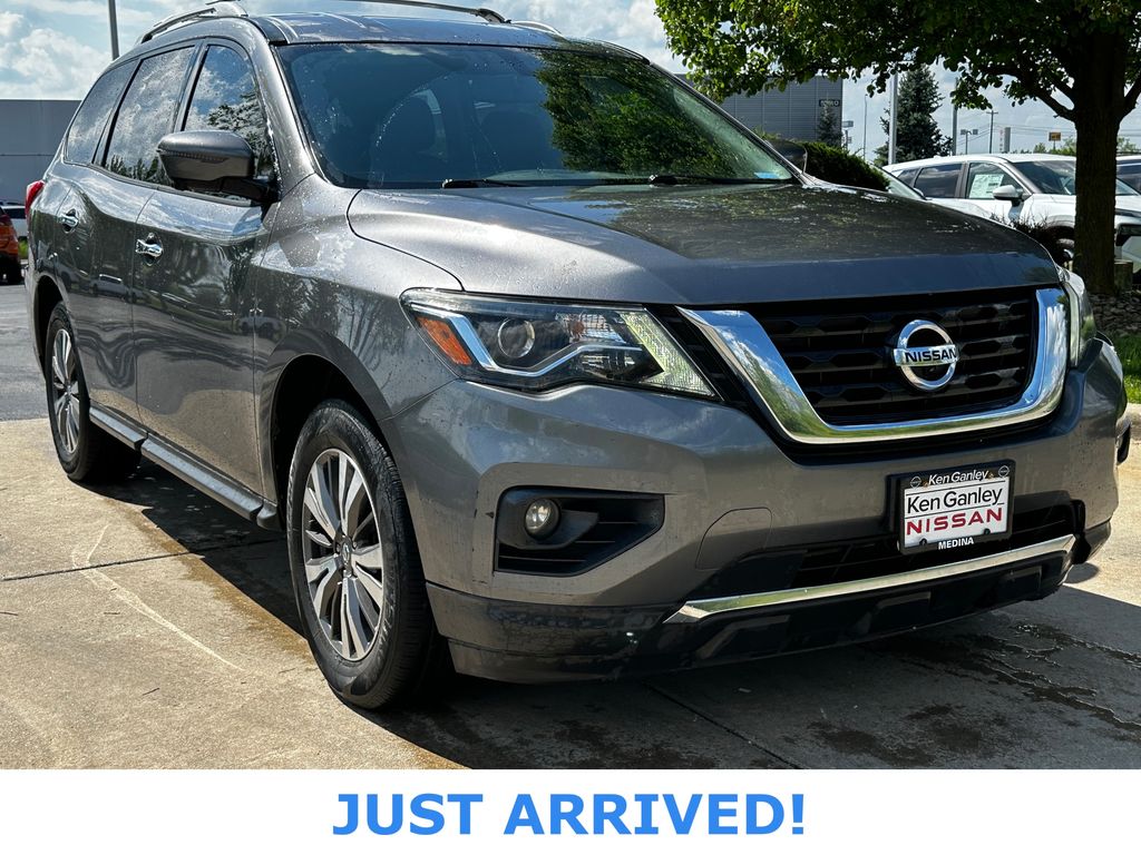 2017 Nissan Pathfinder SL images