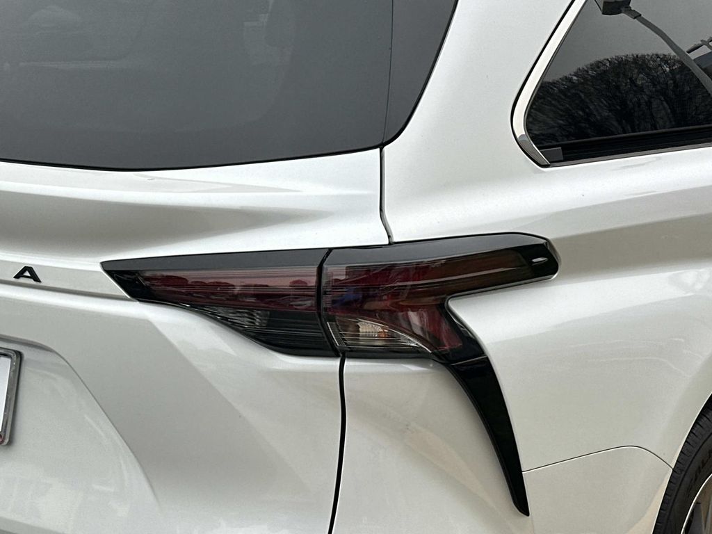 Thumbnail: 2024 Toyota Sienna - 7