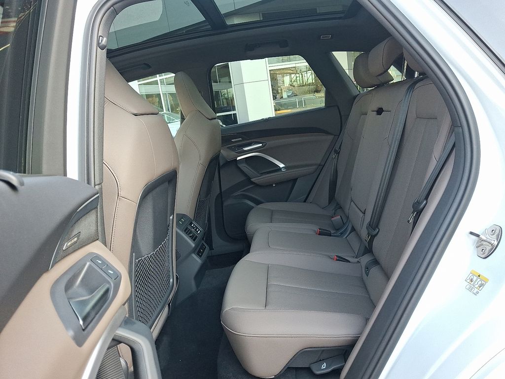 Thumbnail: 2026 Audi Q5 - 9