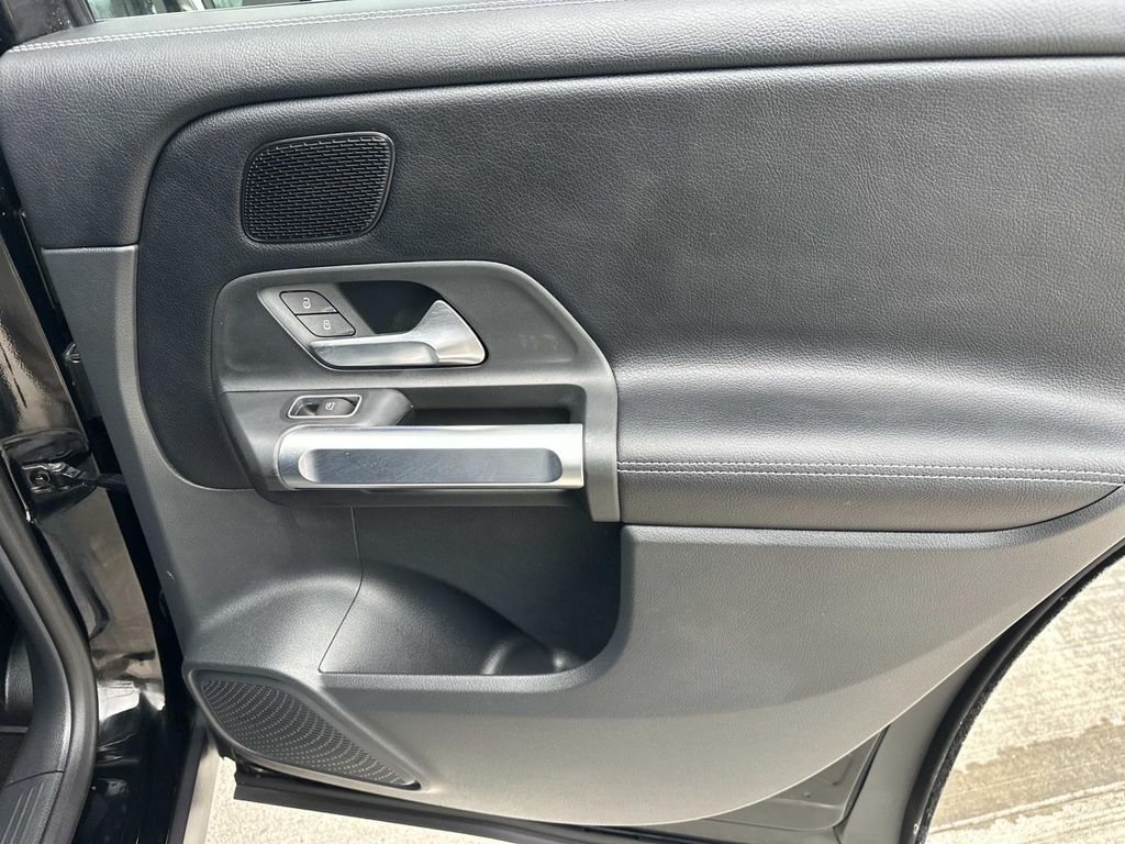 Thumbnail: 2025 Mercedes-Benz GLB - 22