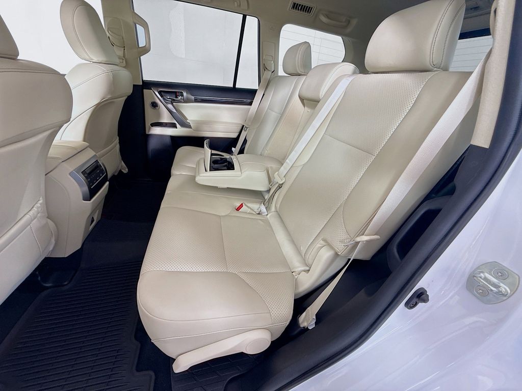 Thumbnail: 2022 Lexus GX - 25
