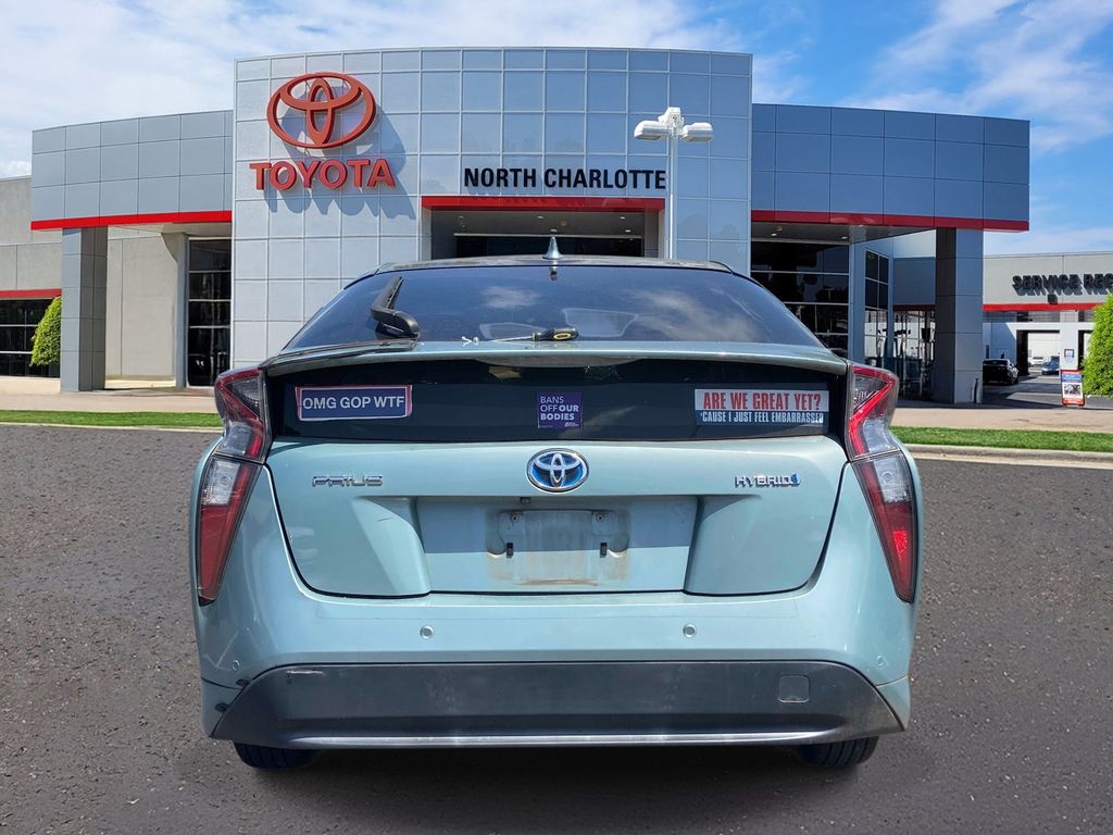 Used 2018 Beige Toyota Three image 5